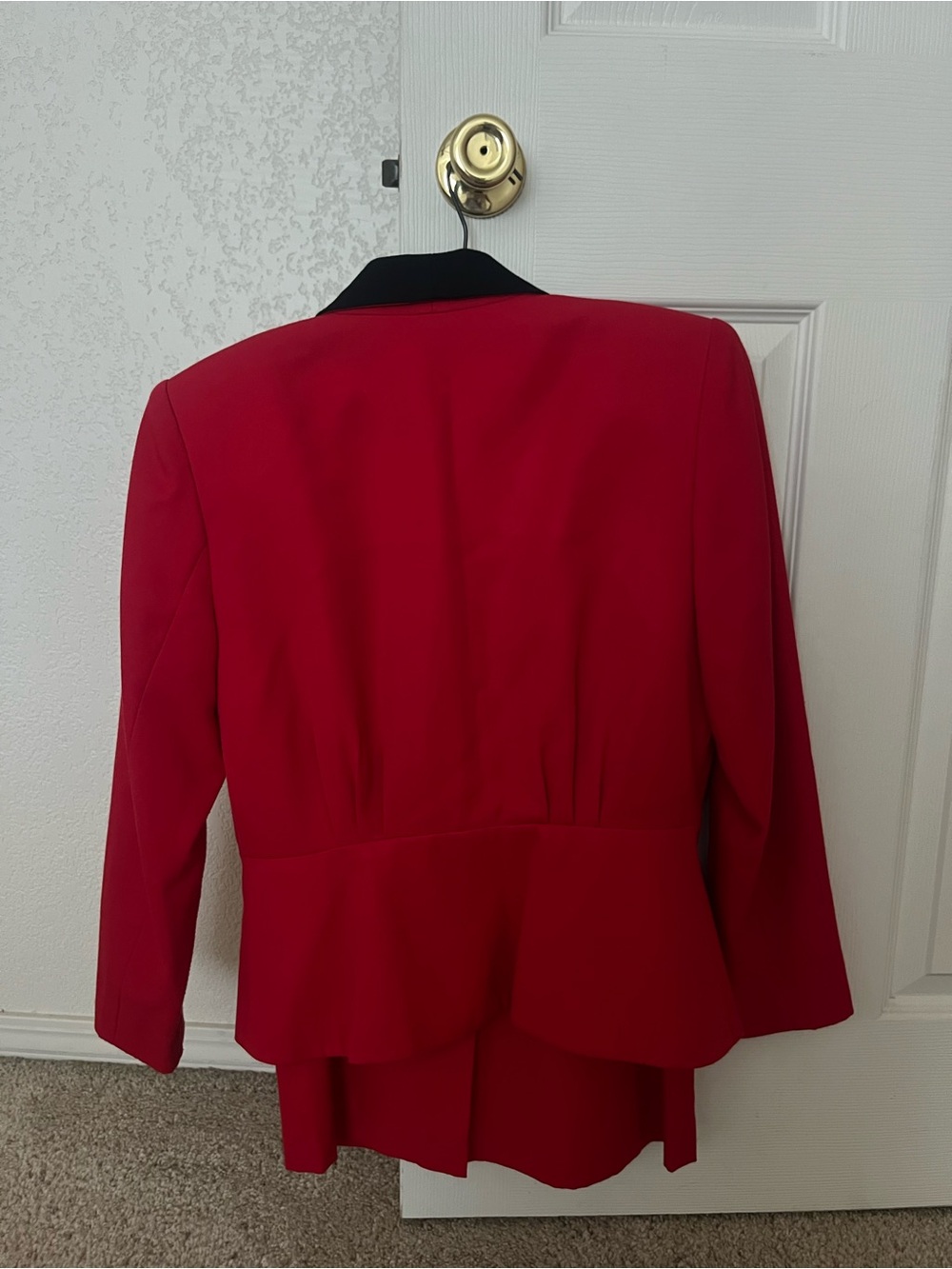 Red skirt suit by Karen Scott - Picture 2 of 5